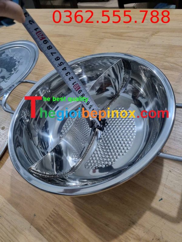 Thưởng Thức Lẩu Hai Vị Với Nồi 2 Ngăn Tròn Có Nắp Kính Sang Trọng